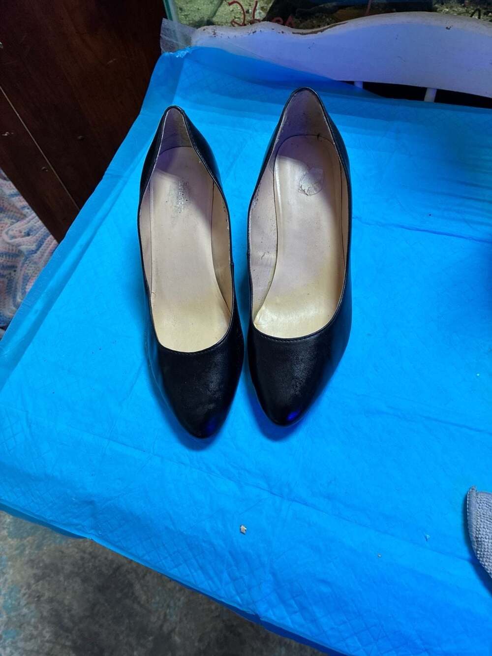 Liz Claiborne Black Pointed Toe Kitten Heel Pumps Size 9.5M